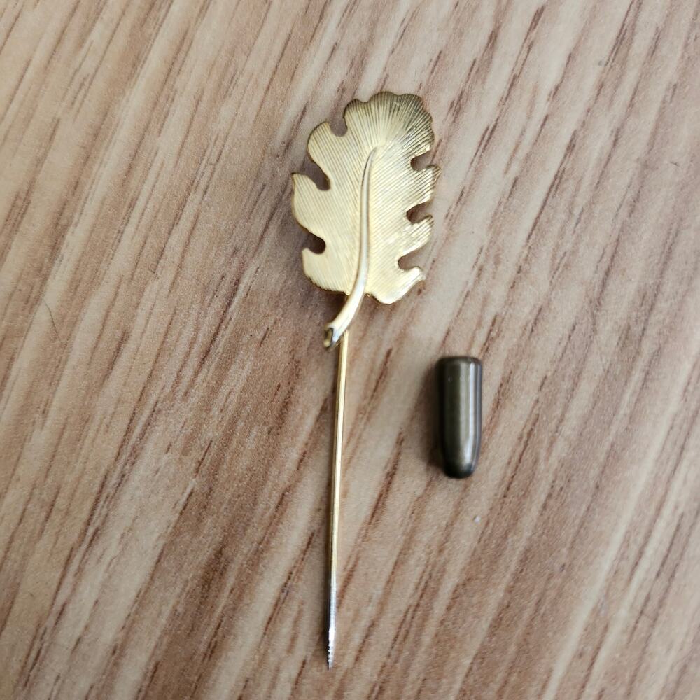Gold Tone Textured Oak Leaf Stickpin Lapel Jacket Scarf Tie Pin w/ Guard 2.25in